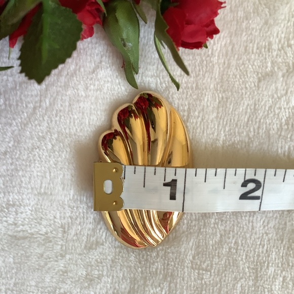 Monet Gold Shell Brooch / Pin - Picture 6 of 8